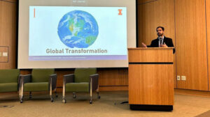 Rafael Tassitano durante palestra na Universidade de Stanford, nos Estados Unidos
