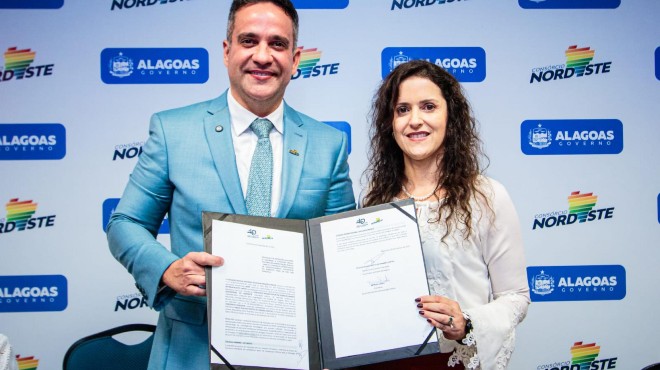Governador Paulo Dantas (AL) com a presidenta da Enap, Bethânia Lemos.
