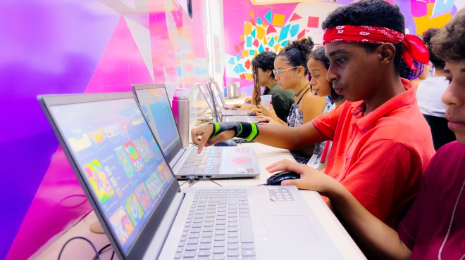 Cursos gratuitos de tecnologia no Dubeaux Leão e Benedito Bentes