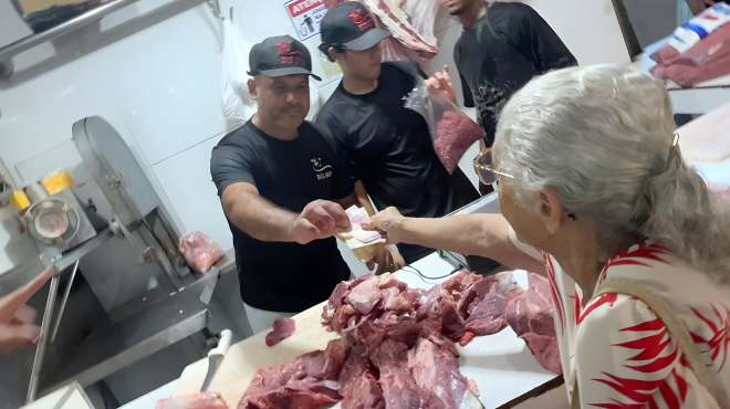 “Tenho que voltar lá”: a lição de honestidade de uma idosa no Mercado da Produção