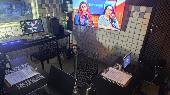 Laboratório de rádio integra ciência e produção de conteúdo na rotina de estudantes da rede pública