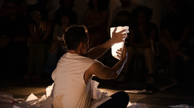 Espetáculos gratuitos misturam dança contemporânea e poesia no bairro do Farol