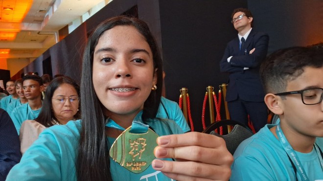 Alagoana de 14 anos faz história com bicampeonato de ouro na OBMEP