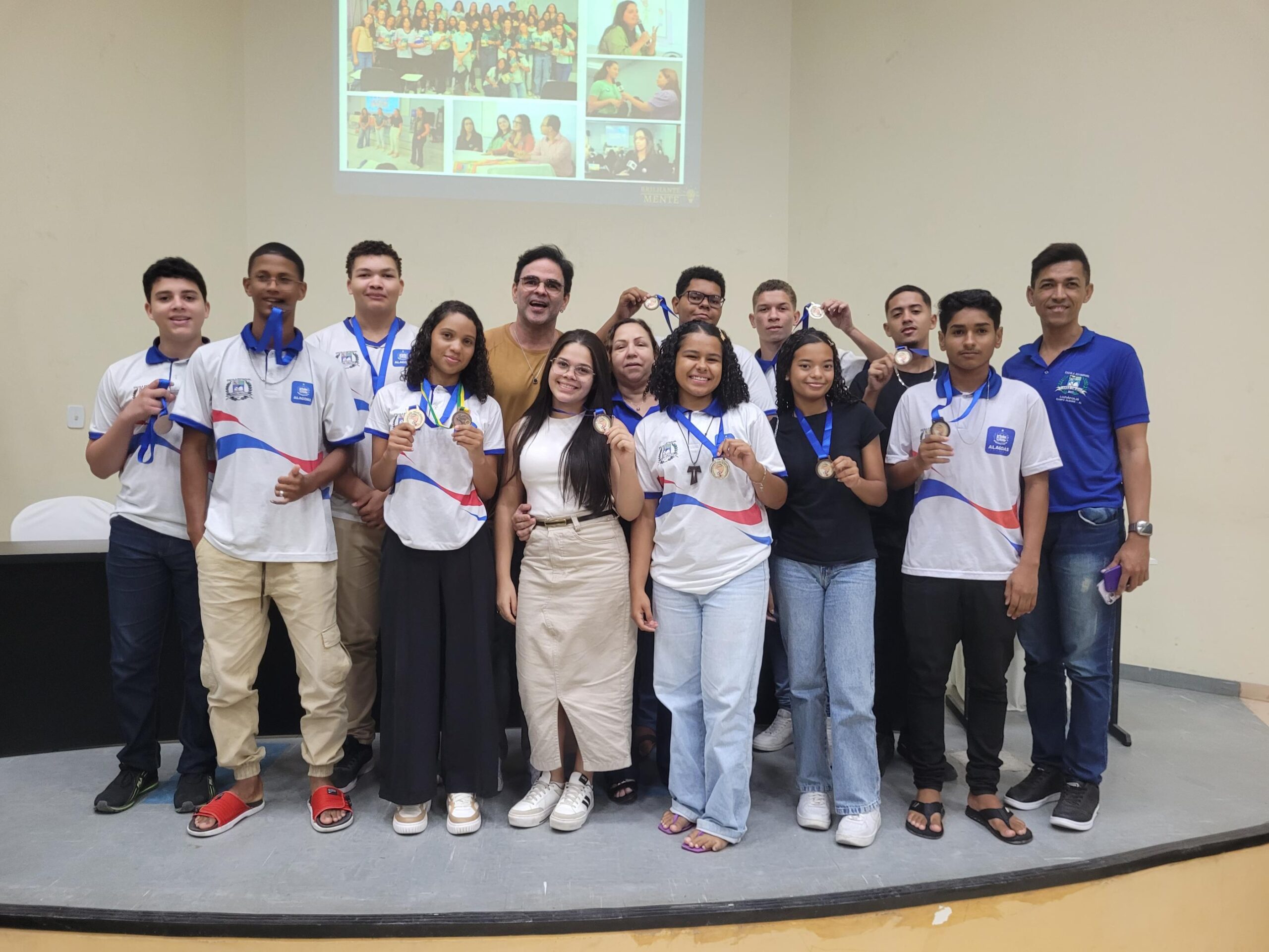 Rede estadual conquista mais da metade das medalhas da Olimpíada de Física