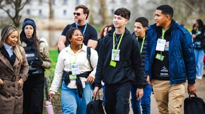 "Aprender inglês abre portas", dizem estudantes após intercâmbio internacional