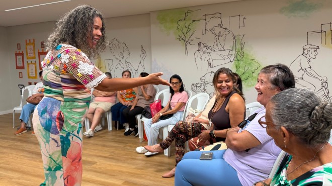 Aulas de teatro no Sesc Alagoas estimulam convívio social entre idosos