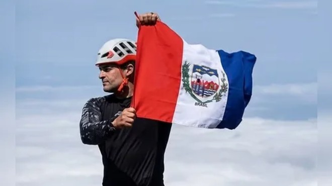 Alagoano comemora aniversário a 2 mil metros de altitude na Agulha do Diabo