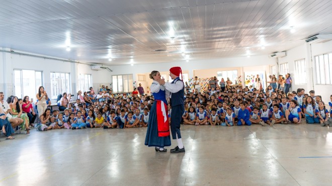 Dança e música da Croácia, Colômbia e México chegam às escolas de Maceió